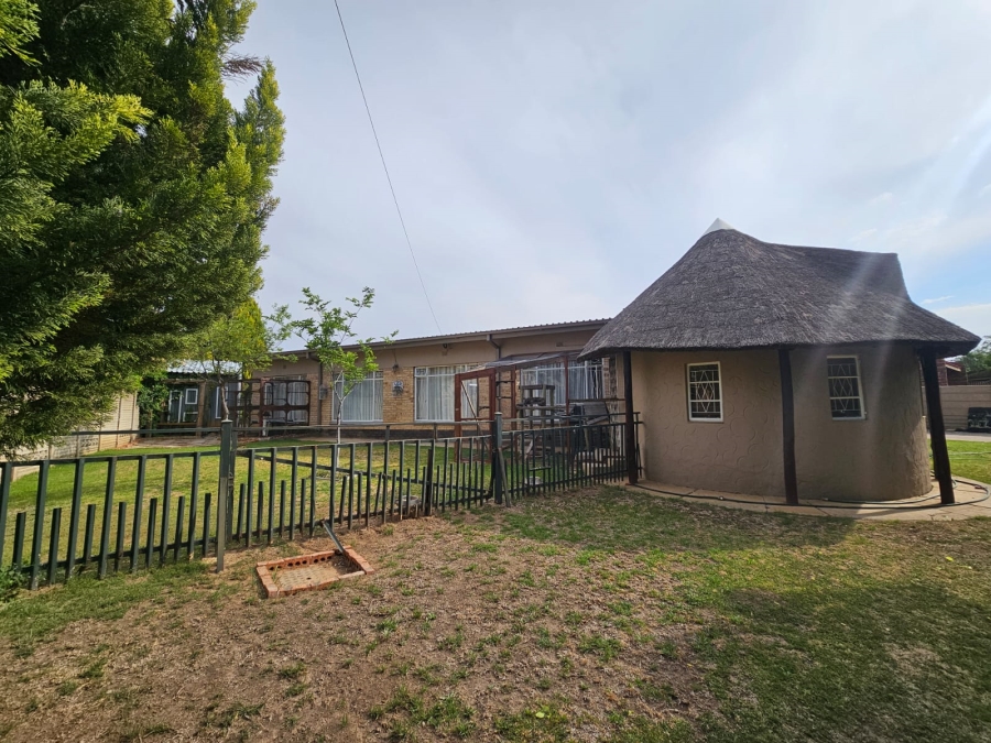 5 Bedroom Property for Sale in Merriespruit Free State